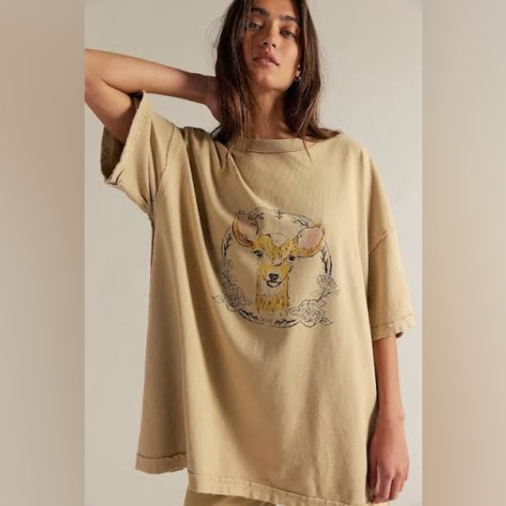 Free People We The Free Beige Farm Friends Doe Wreath Tee - Picture 2 of 5